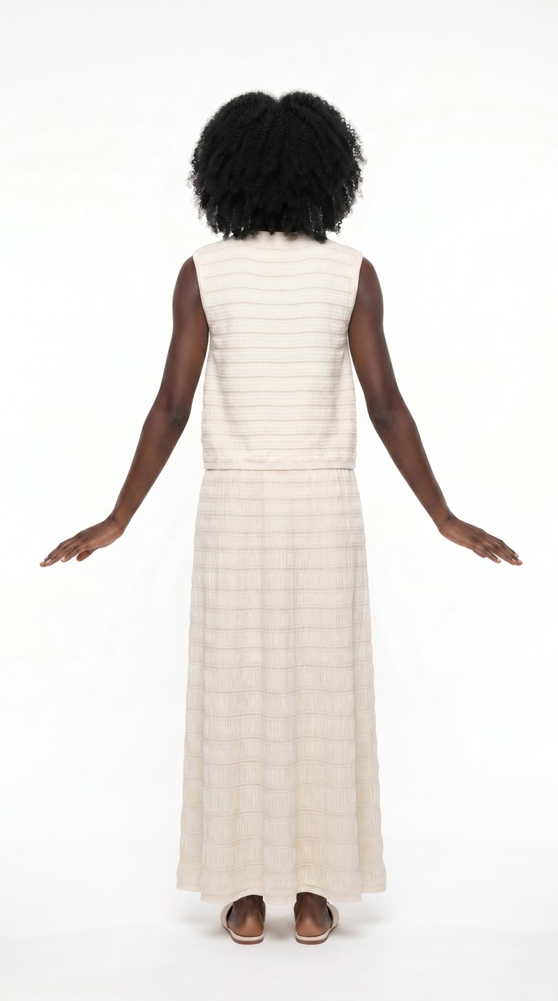 Pose editorial 1 de 5 da modelo de perfil West African